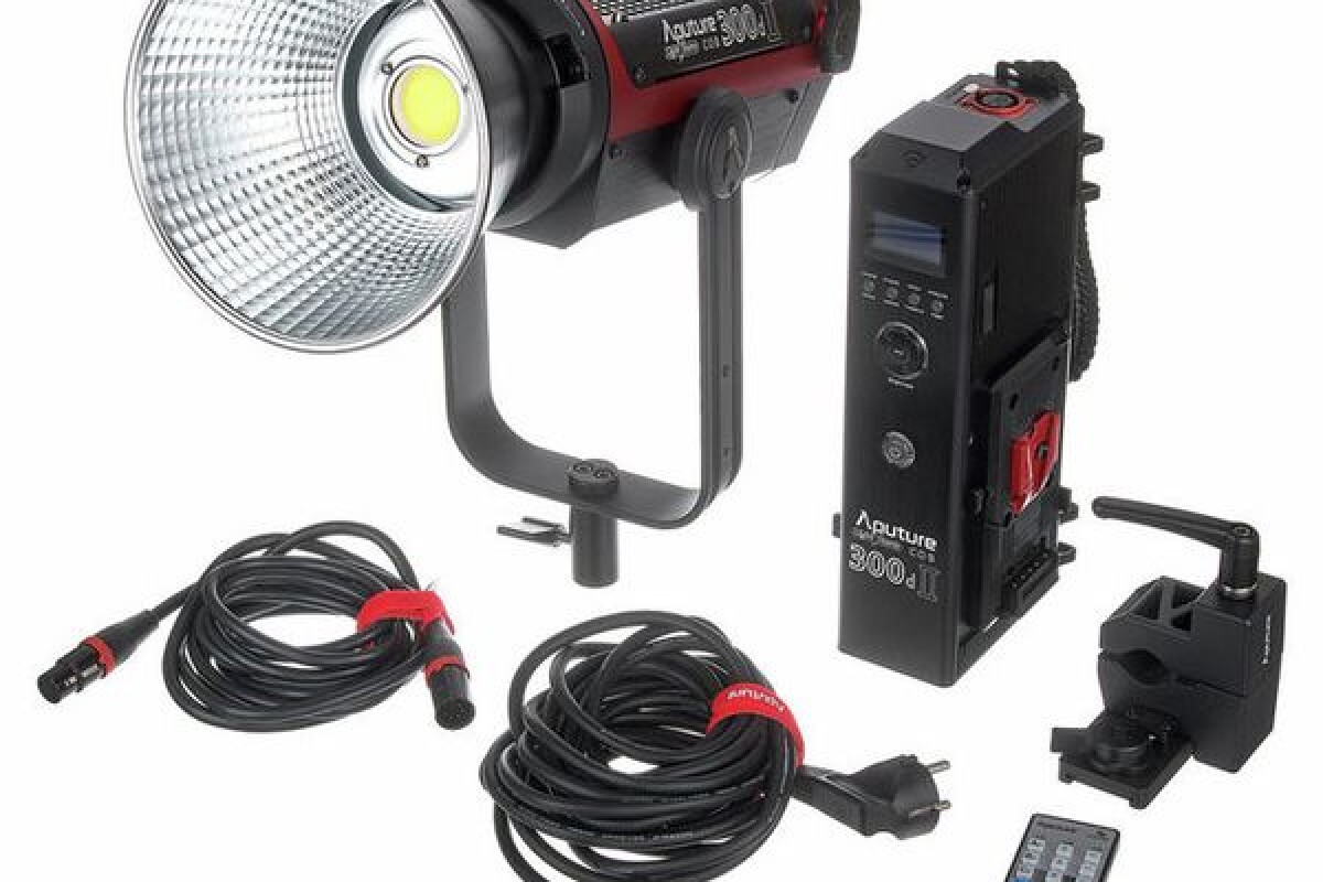 Location Aputure LS C300D MKII V-Mount Kit + pied d'éclairage classique ou C-stand - Lightyshare
