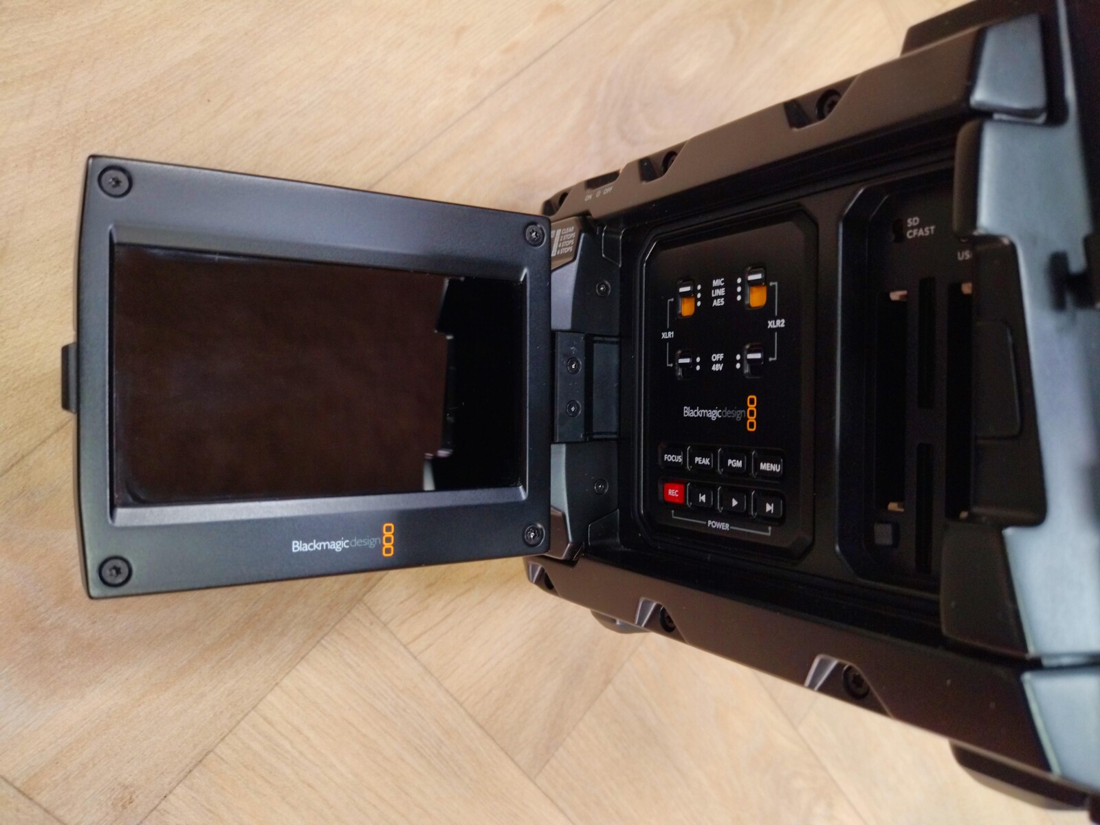 Blackmagic URSA Mini Pro 4.6K G2 EF - Photo 3 sur 3