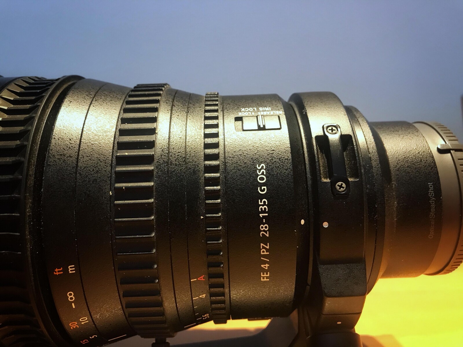 Objectif Sony 28-135mm f/4 G OSS (E-Mount) - Photo 2 sur 3