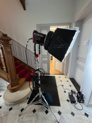 Location Pack Aputure STORM 700x + Fresnel CF10 + Pied 1000