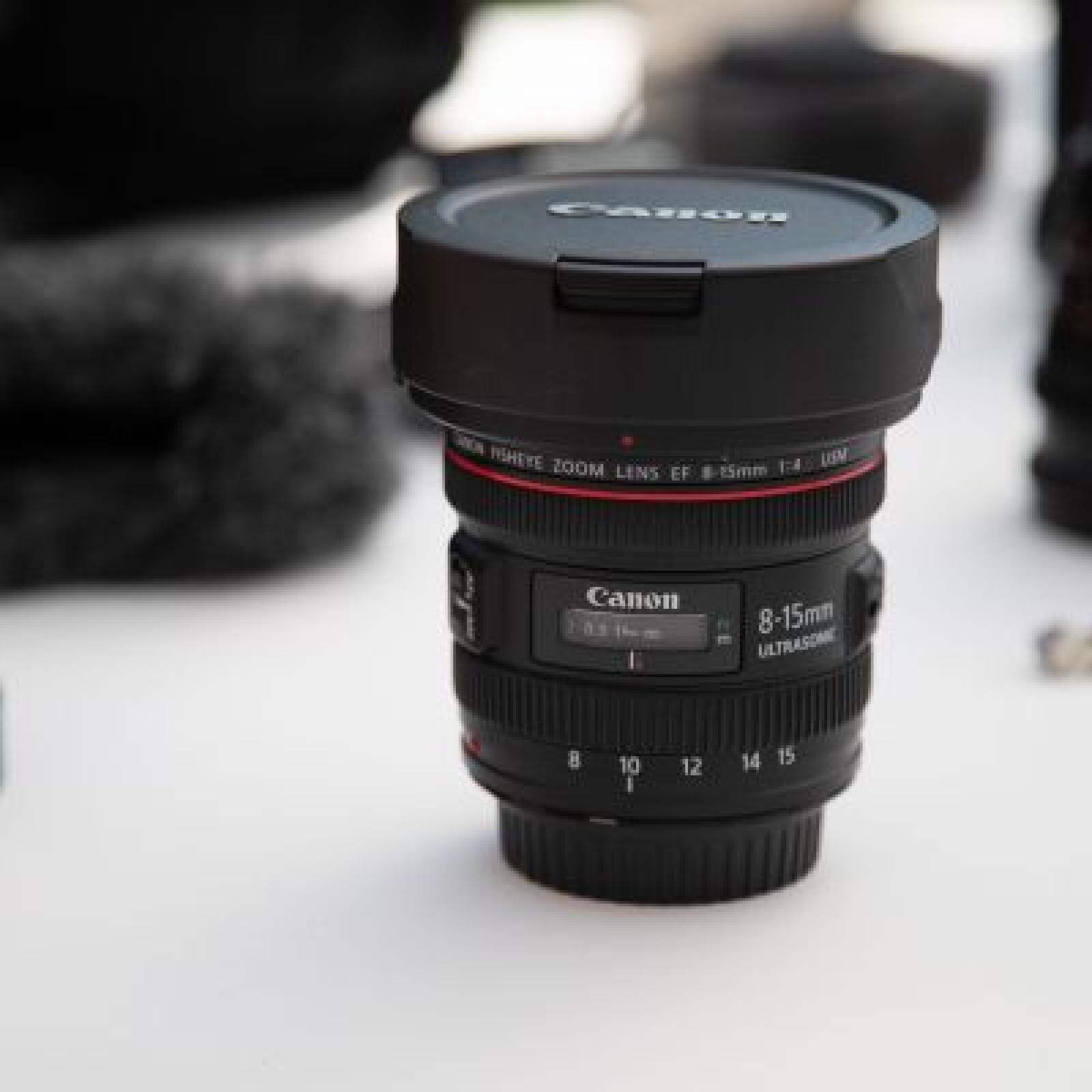 Fisheye Canon Zoom  8-15mm 4L USM Bague EF - Photo 2 sur 2