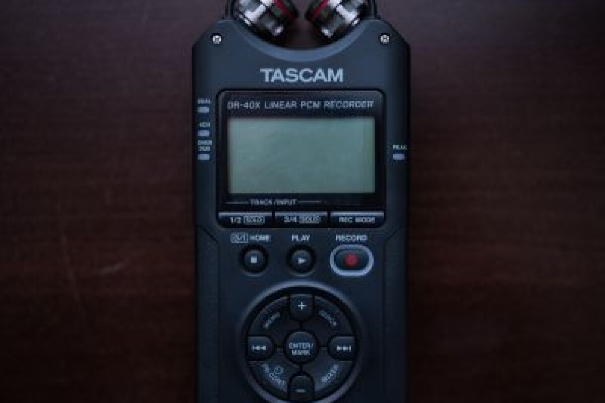 Location Tascam DR-40X / enregistreur son 4 pistes, 2 entrée, micro stéréo - Lightyshare