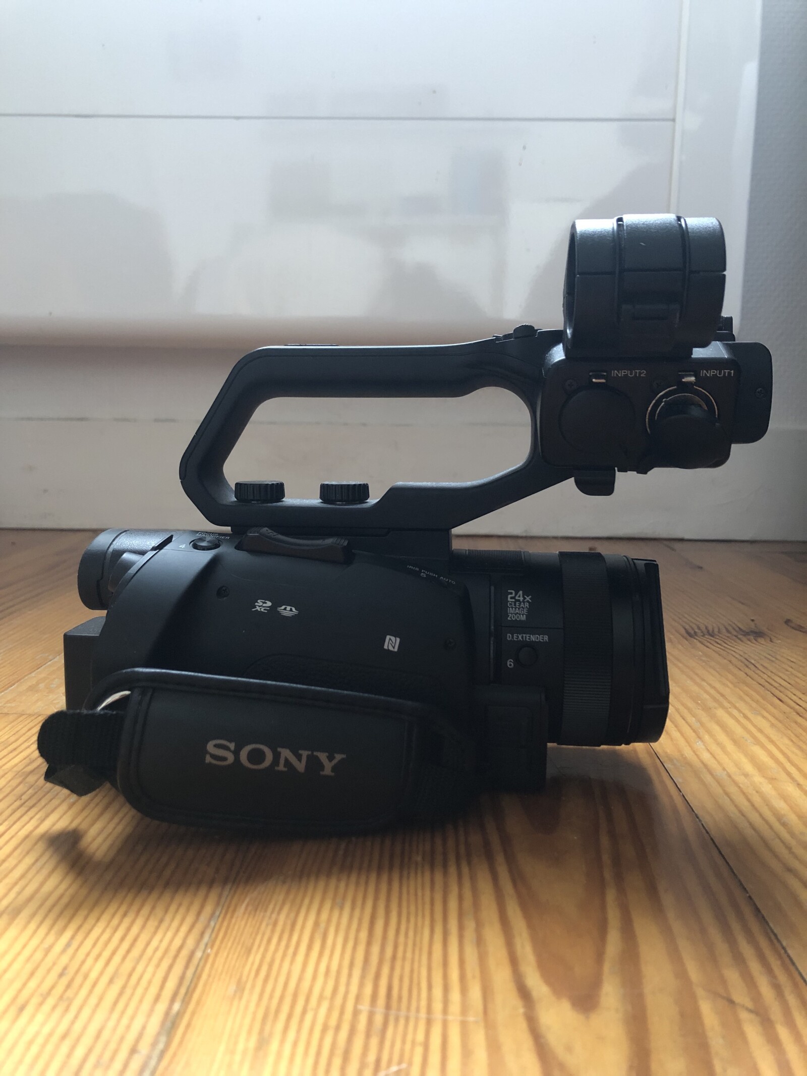 Sony PXW-Z150 - Photo 2 sur 3