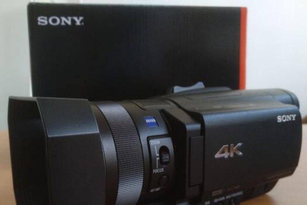 Location Caméscope FDR-AX700 - Lightyshare