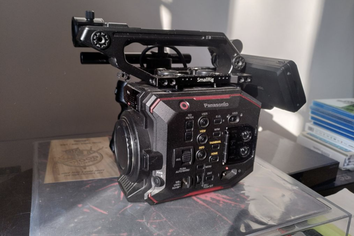 Location Panasonic EVA1 PacK + 3 Batteries + 3 Cartes + Atomos Ninja V - Lightyshare