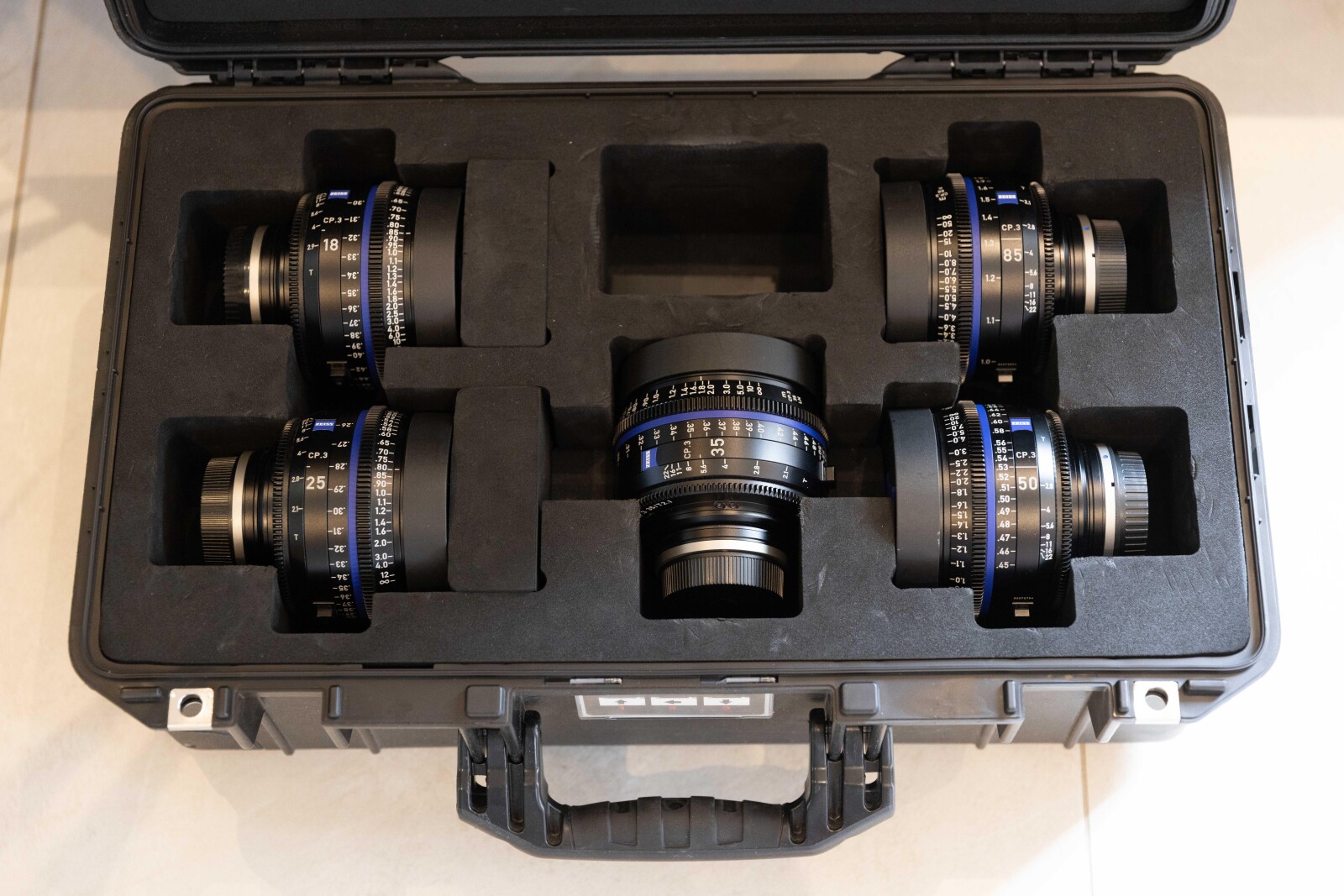 Zeiss CP.3 EF - 5 optiques - Photo 2 sur 9