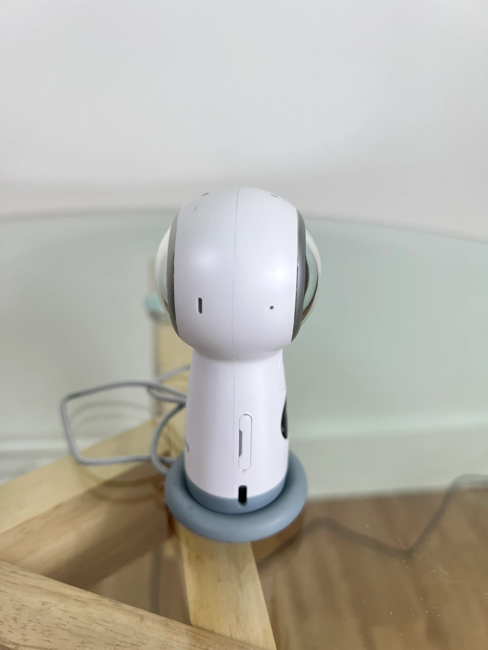 Samsung Galaxy Gear 360 2017 - Photo 2 sur 5