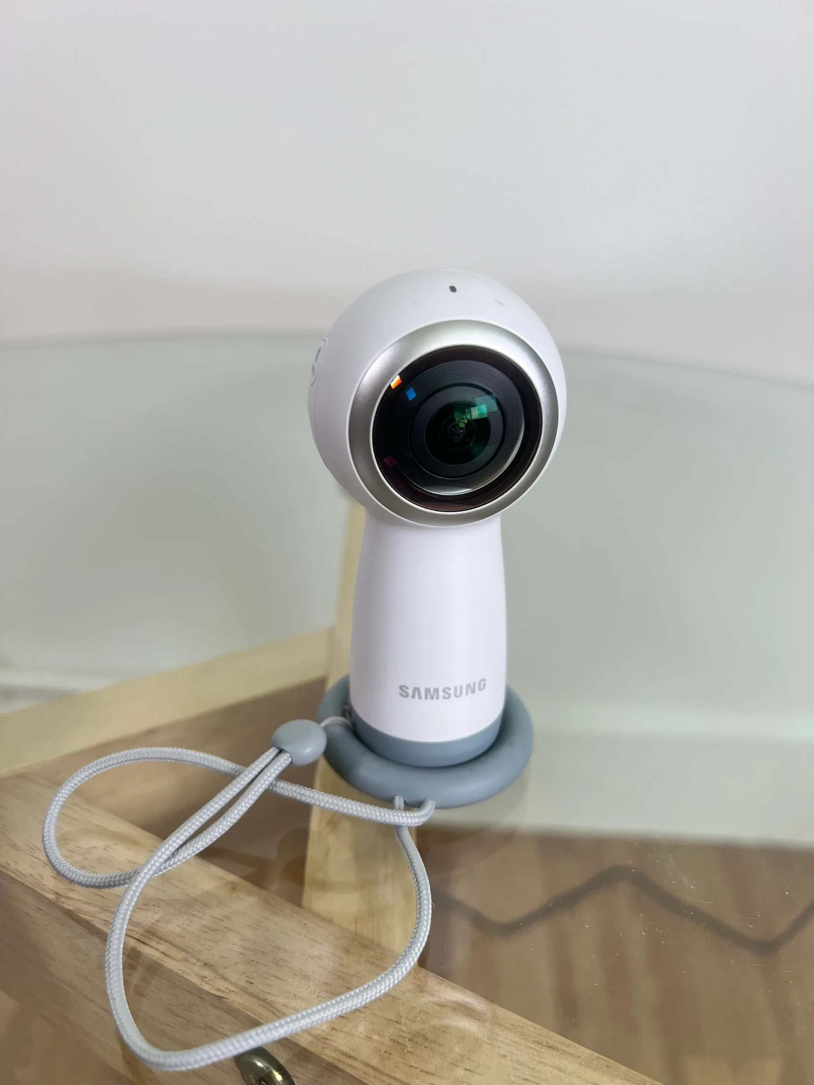 Samsung Galaxy Gear 360 2017 - Photo 1 sur 5