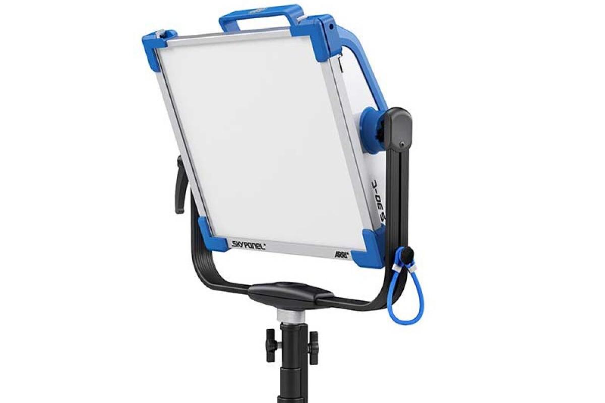 Location Skypanel S30-C avec batteries et accessoires - Lightyshare