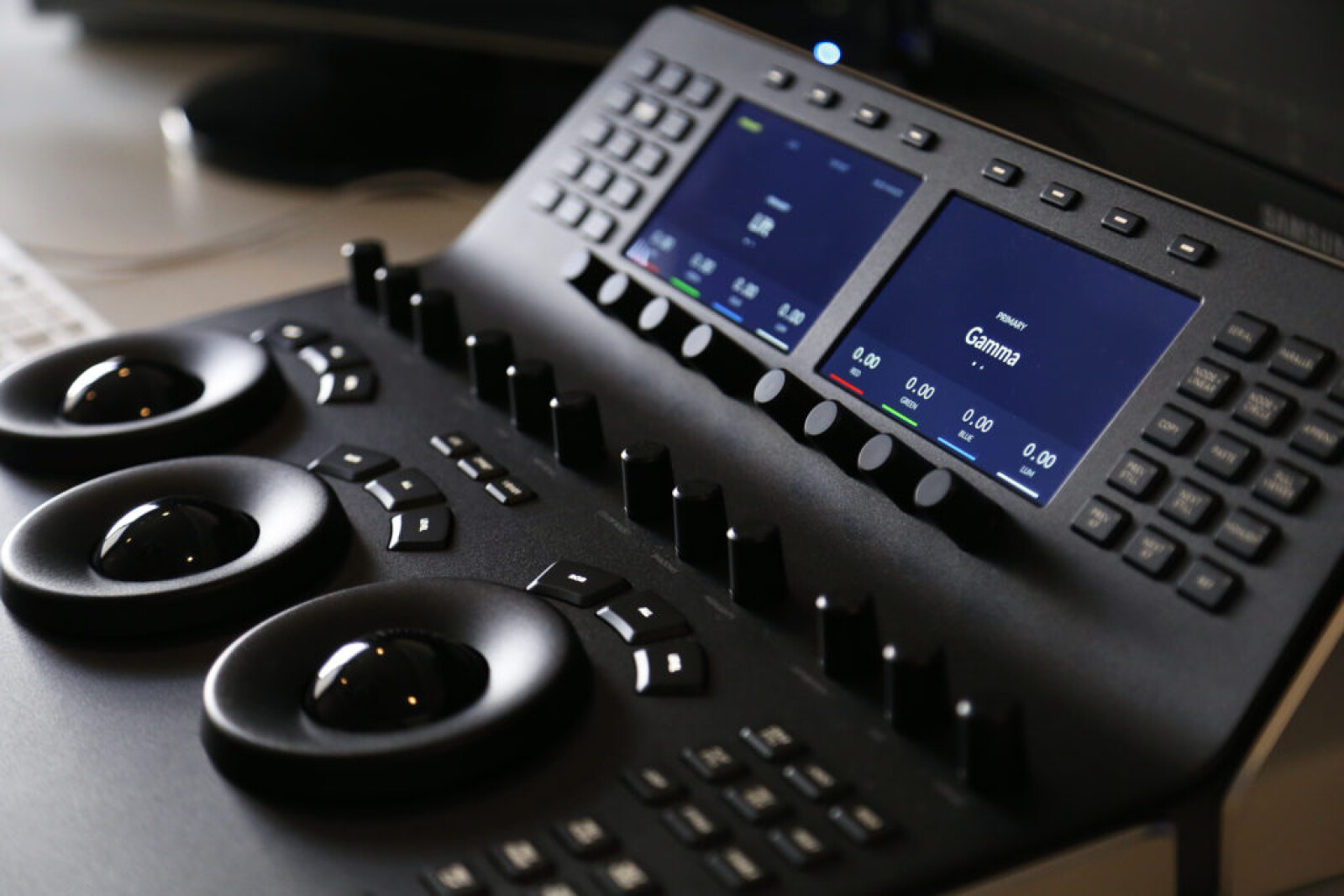 Davinci Resolve Mini Panel // Pupitre d'étalonnage Blackmagic Design  - Photo 1 sur 3