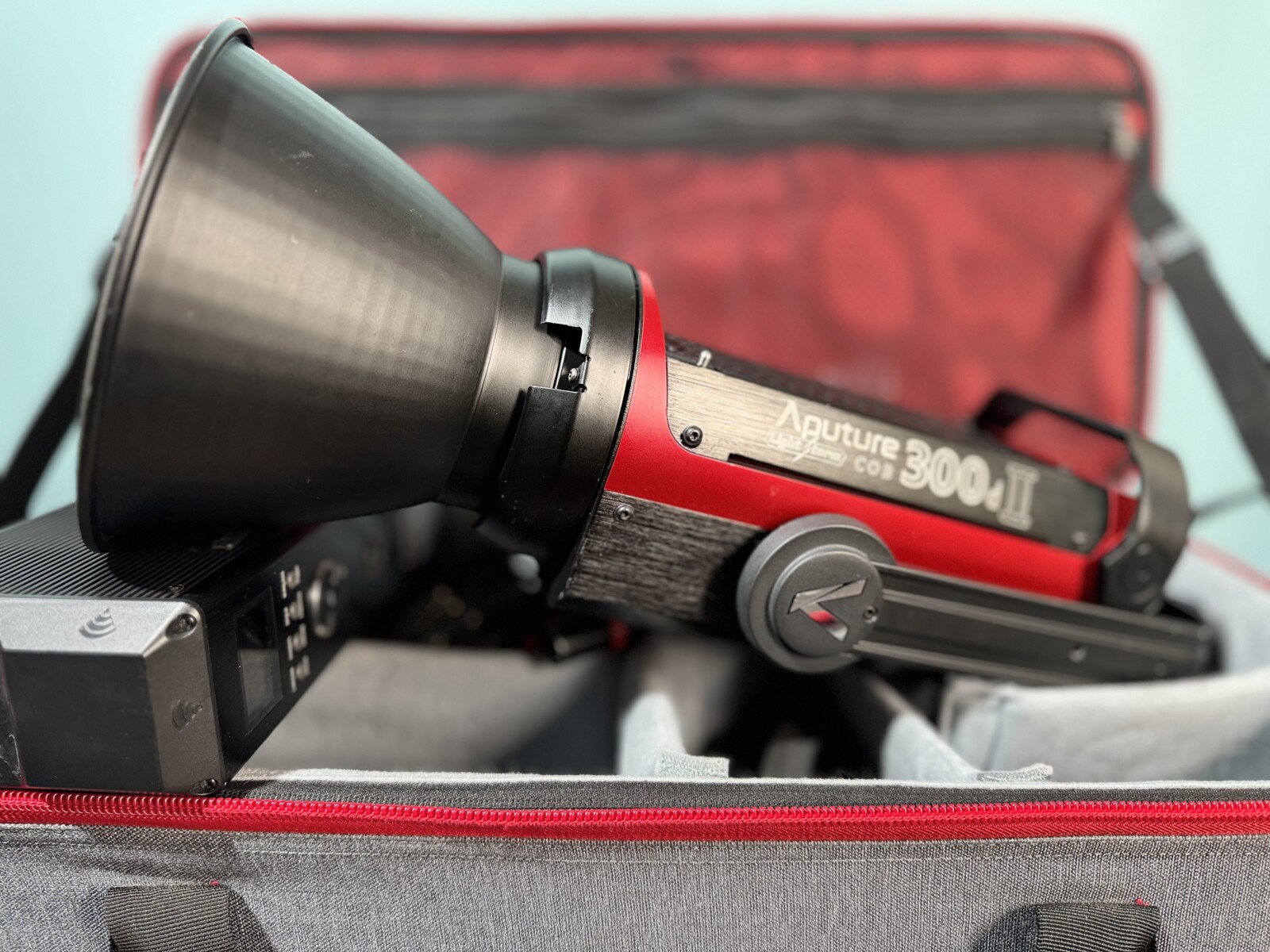 Aputure 300D Mark II - Photo 2 sur 5