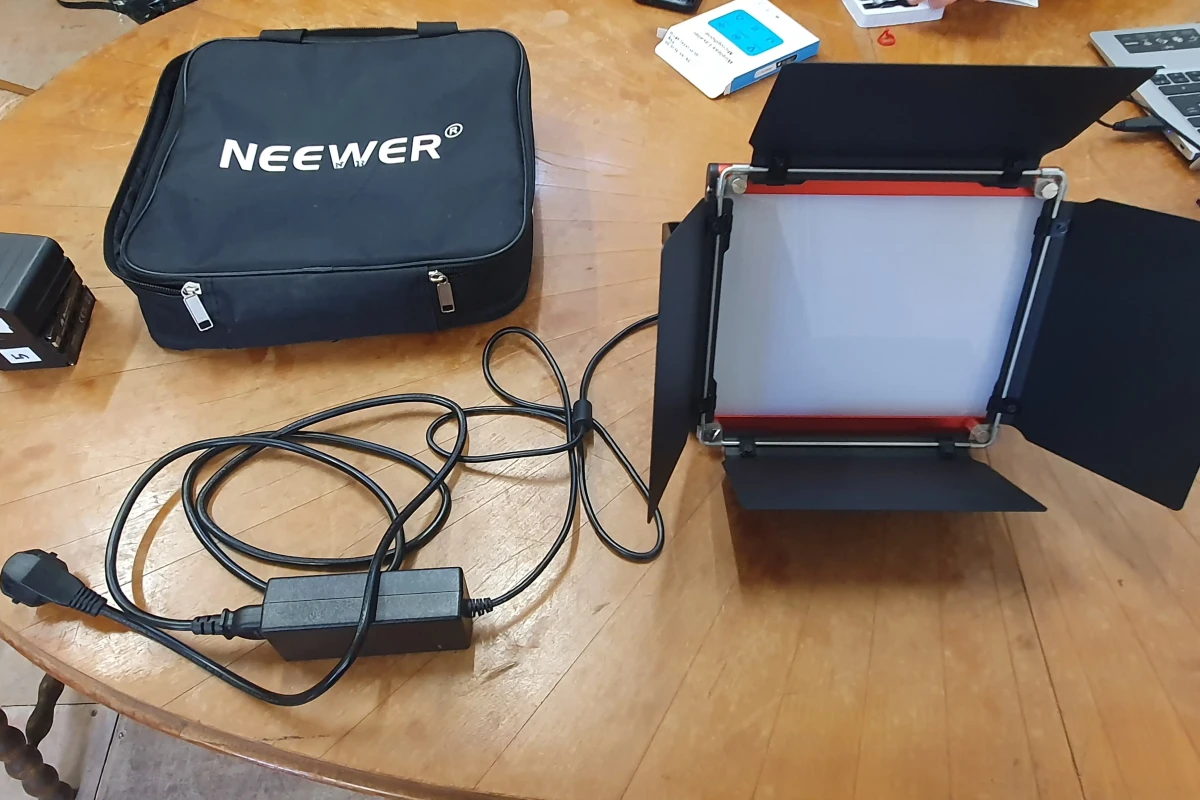 Location Neewer 660 LED Bi-Color - Lightyshare