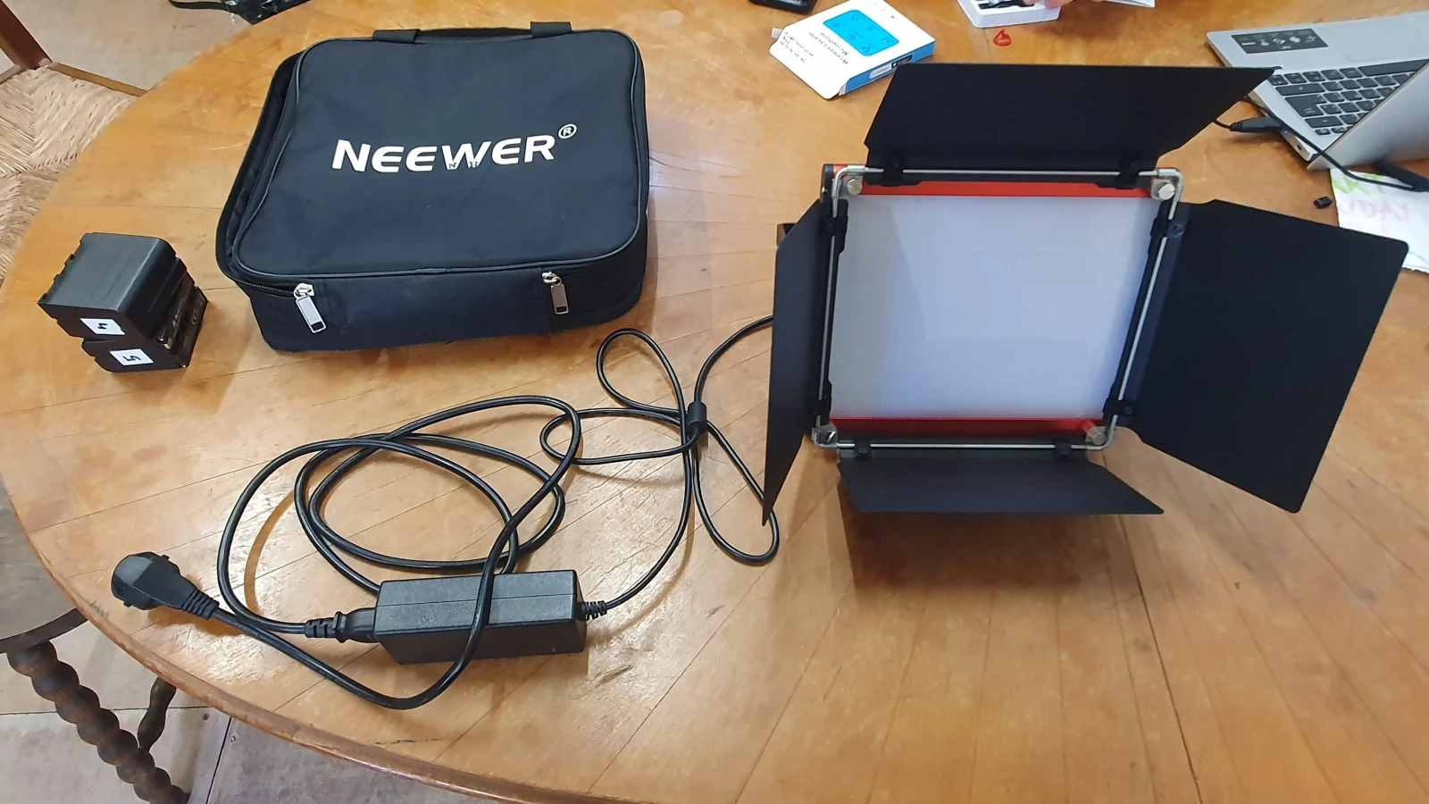 Neewer 660 LED Bi-Color - Photo 1 sur 3