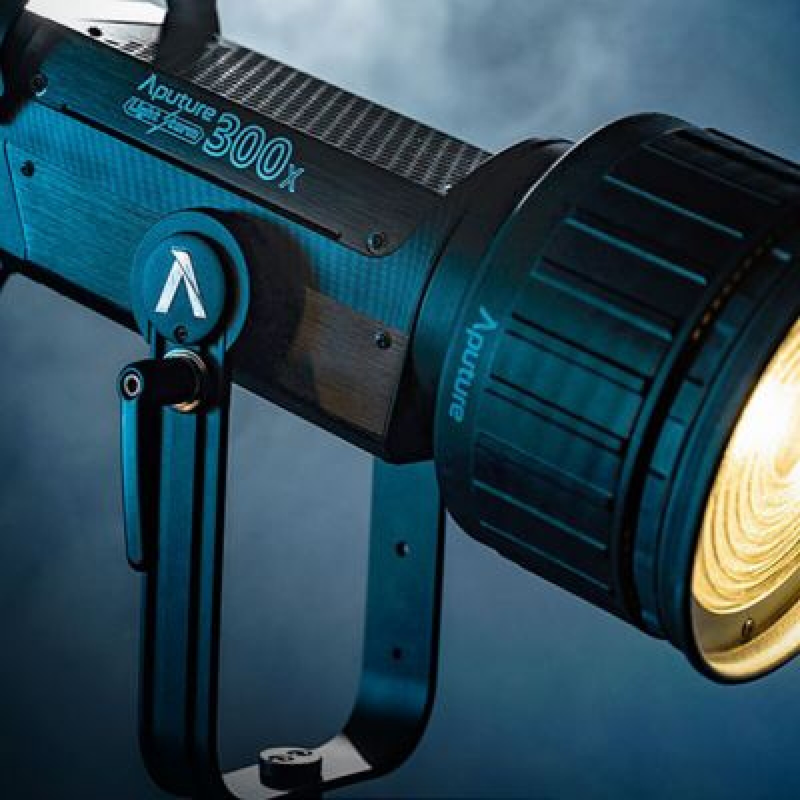 2 COB 300D MKII et 300X Aputure Led light lumière de jour et artificielle - Photo 5 sur 5