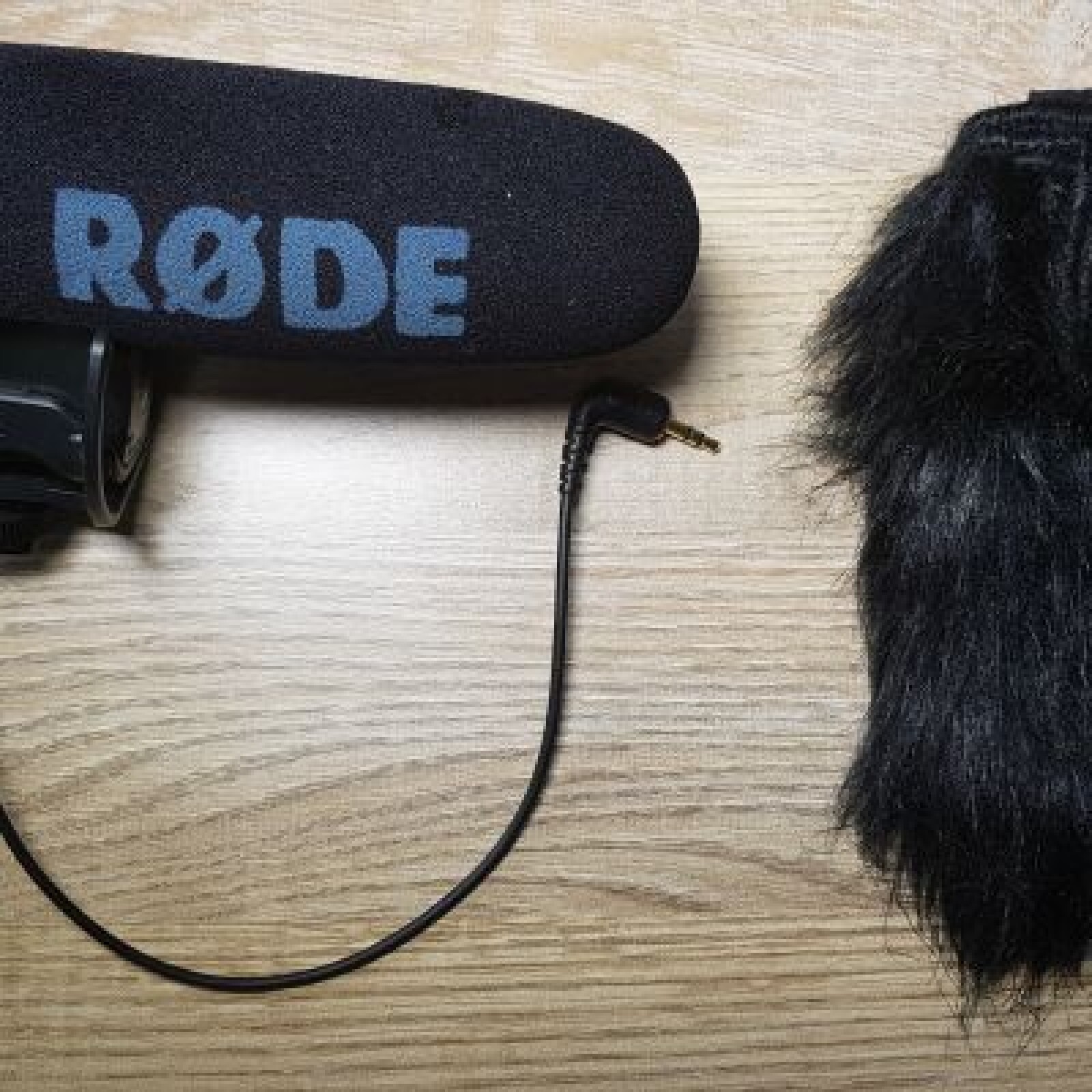 Microphone RODE VIDEO MIC PRO + BONNET - Photo 1 sur 1