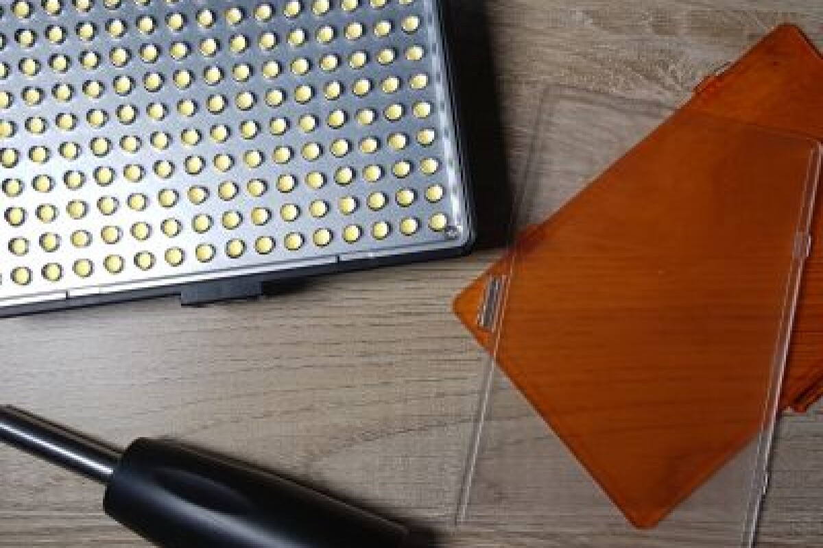Location TORCHE LED SAMTIAN + Poignée et Filtre Orange - Lightyshare