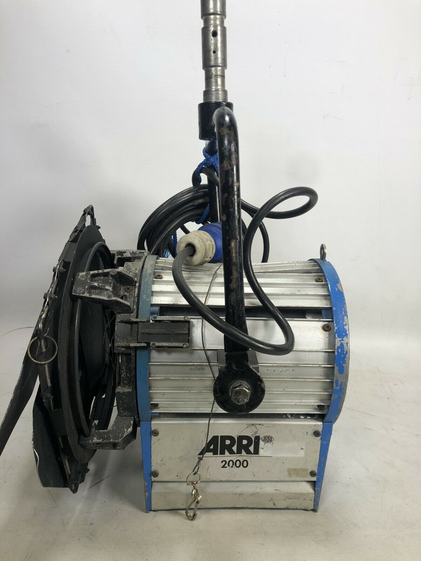 ARRI fresnel 2000W + Pied Manfrotto Steel Senior - Photo 1 sur 3