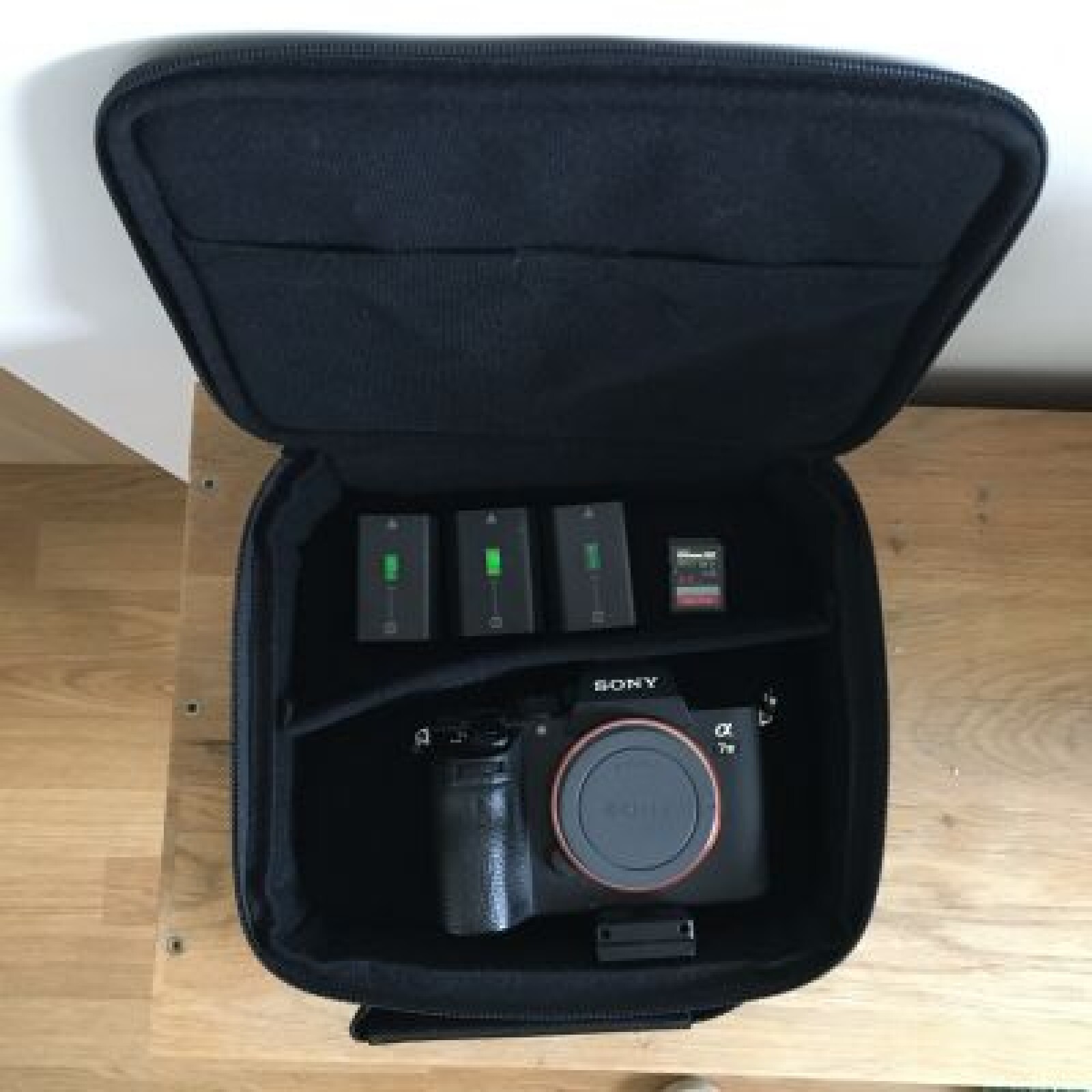 SONY ALPHA 7 III + batteries + SD - Photo 2 sur 3