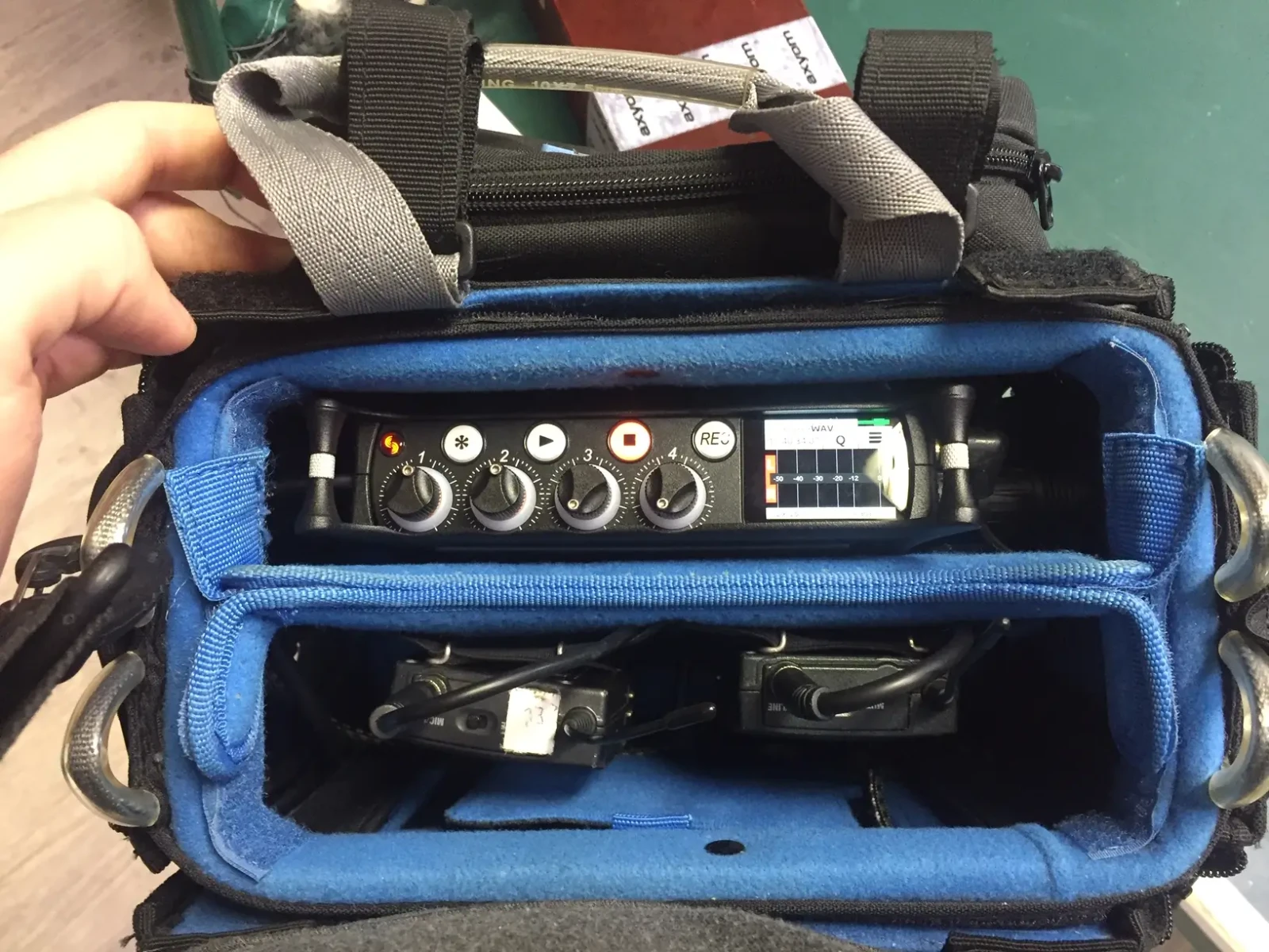 Kit de prise de son Léger : Mix PRE 6 II, 2 HF Sennheiser, micro Neumann KMR81 ou KM 185 - Photo 1 sur 6