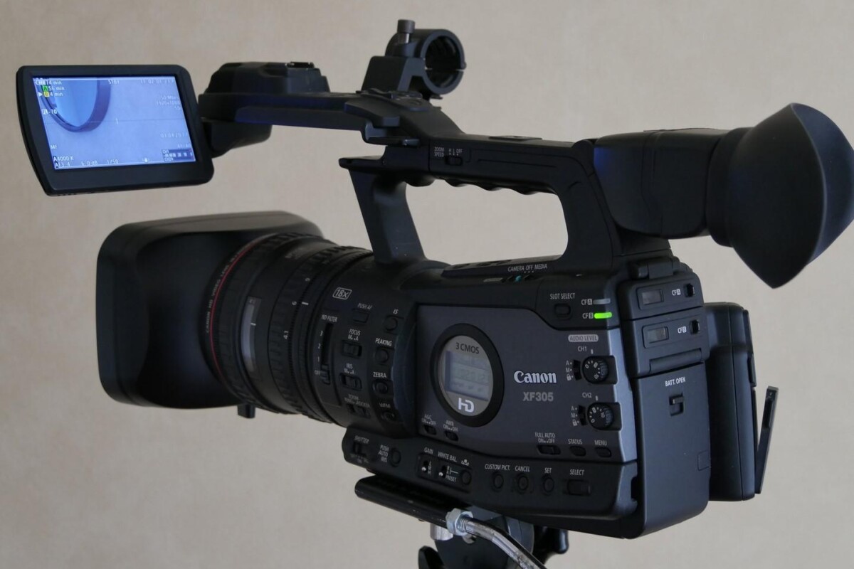 Location Caméscope professionnel XF305 - Lightyshare