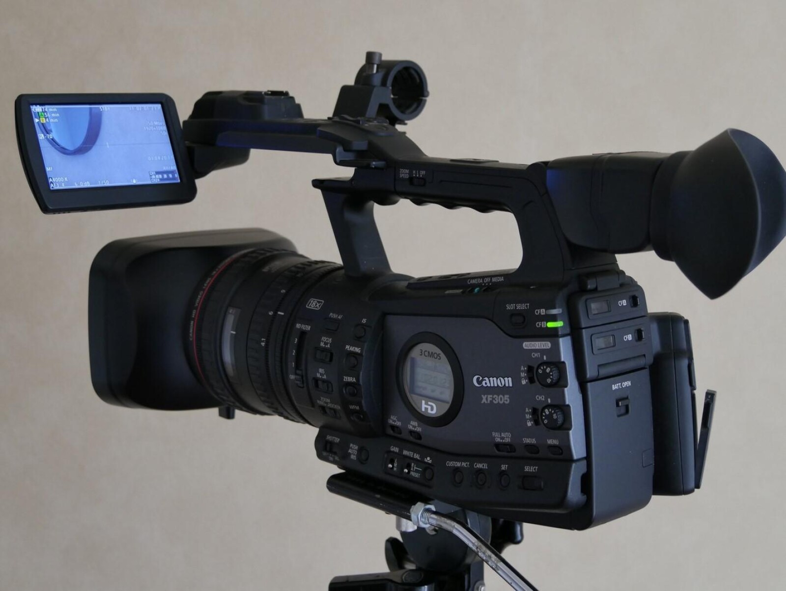 Caméscope professionnel XF305 - Photo 1 sur 2