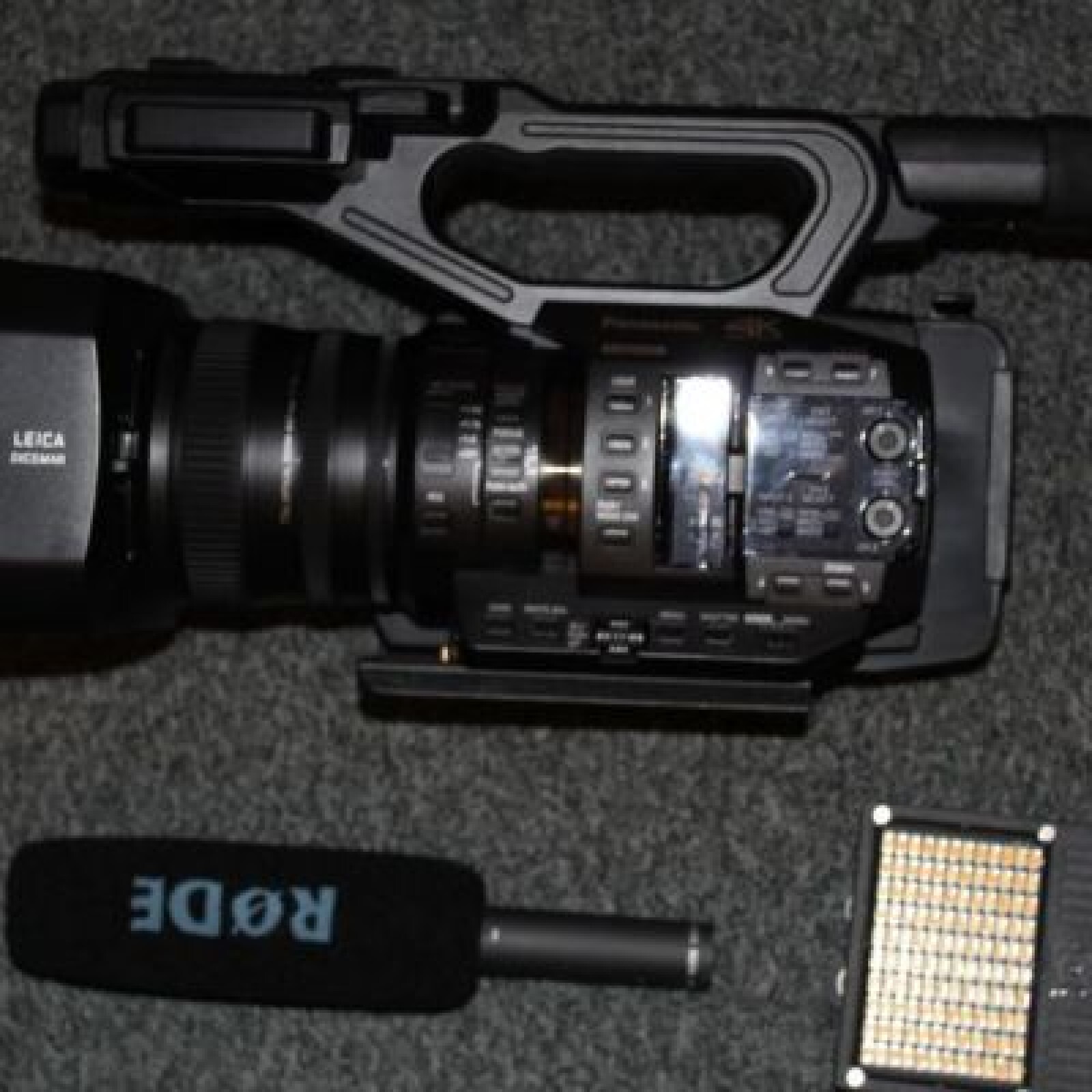 Panasonic UX Série UX 90 4K - Photo 1 sur 5