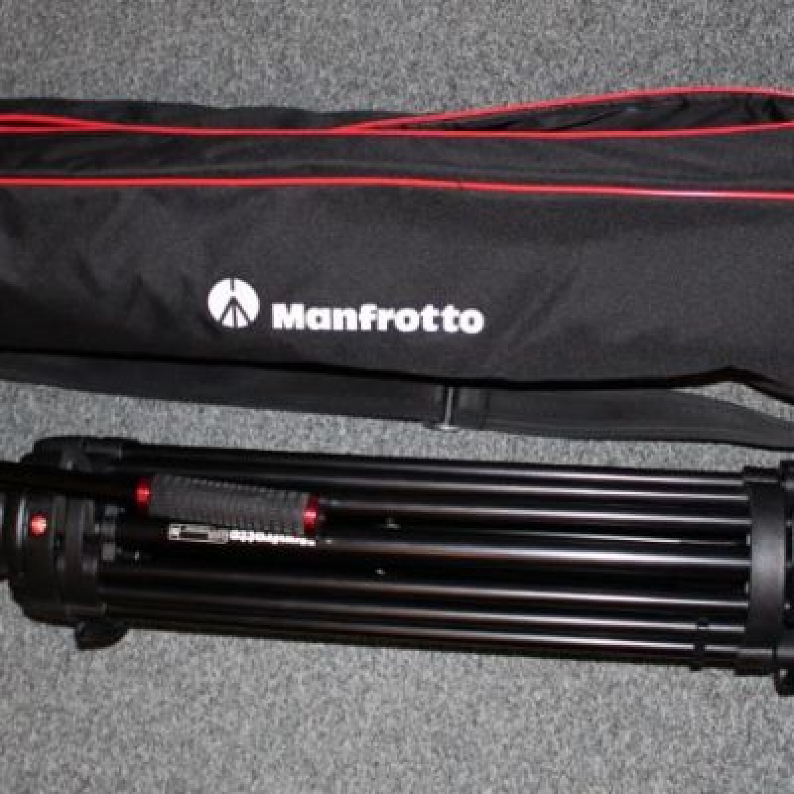 Panasonic UX Série UX 90 4K - Photo 3 sur 5