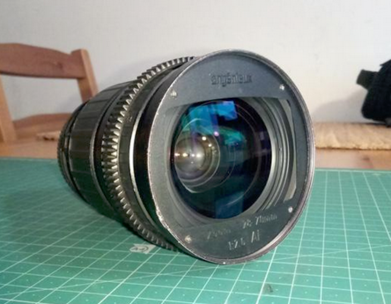 Zoom ANGENIEUX classique FF 28-70  T2.6 - monture Canon EF - Photo 1 sur 2