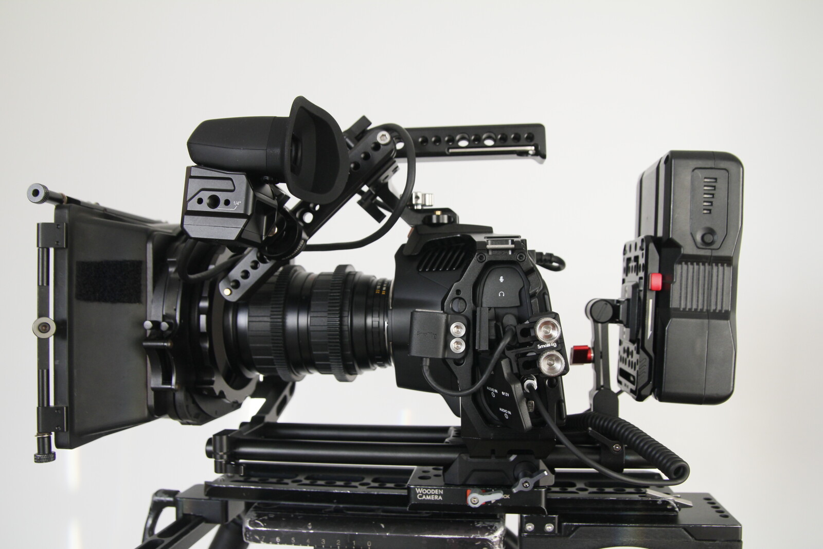 BMPCC 6K PRO (pack 3 basique)----vs--- Ursa Mini Pro / Red Komodo / S1H / Canon C300 / - Photo 2 sur 4