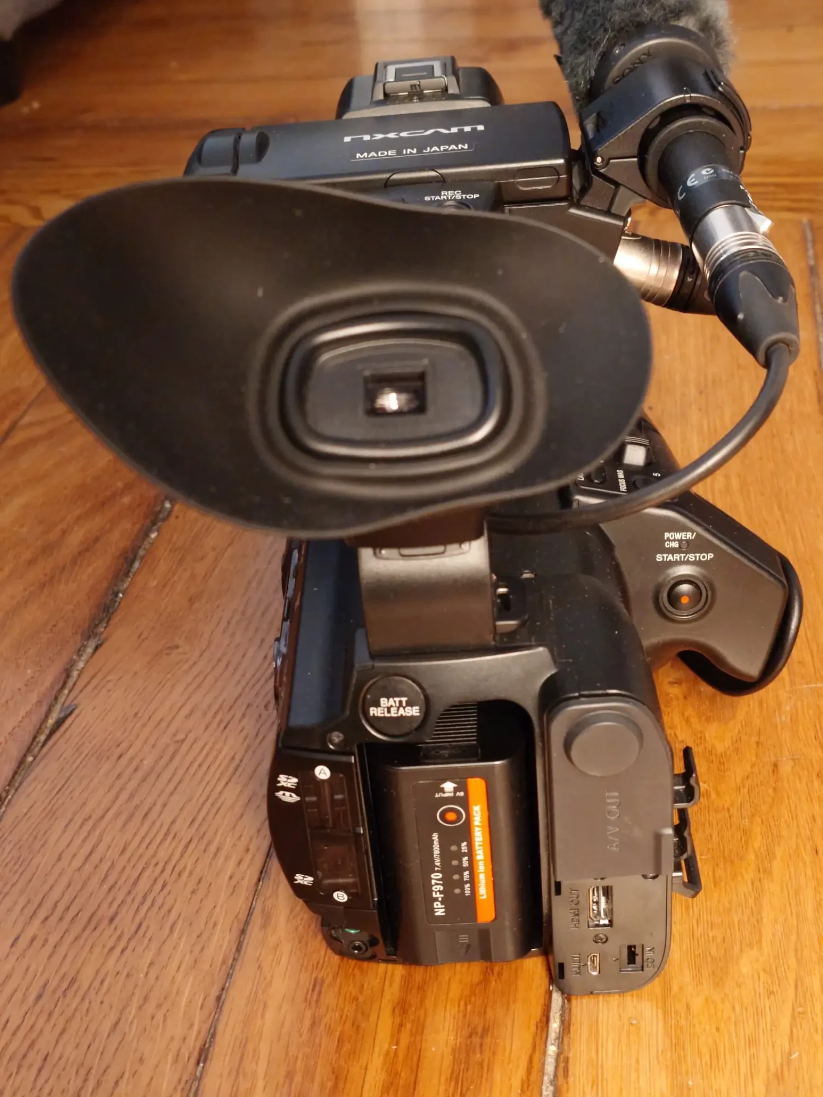 Sony HXR-NX200 - Photo 2 sur 4